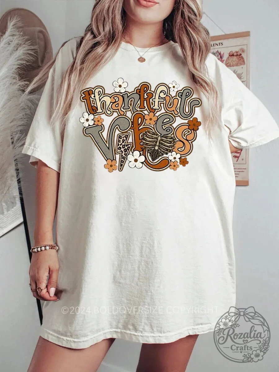 Thankful Vibes Vintage Thanksgiving Holiday Autumn Season Graphic T-Shirt